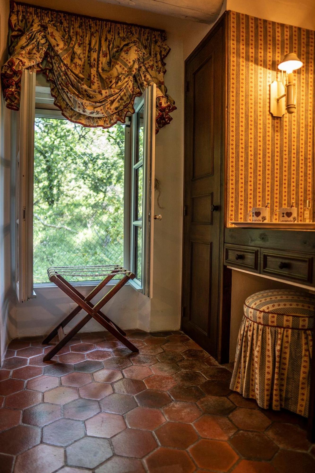 Domaine Des Tilleuls D'Or Saint-Cézaire-sur-Siagne Oda fotoğraf